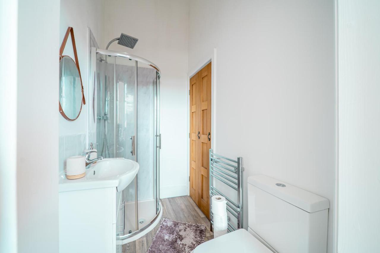 Cozy 1-Bedroom Apartment In The Heart Of Barnsley Town Centre Exterior photo