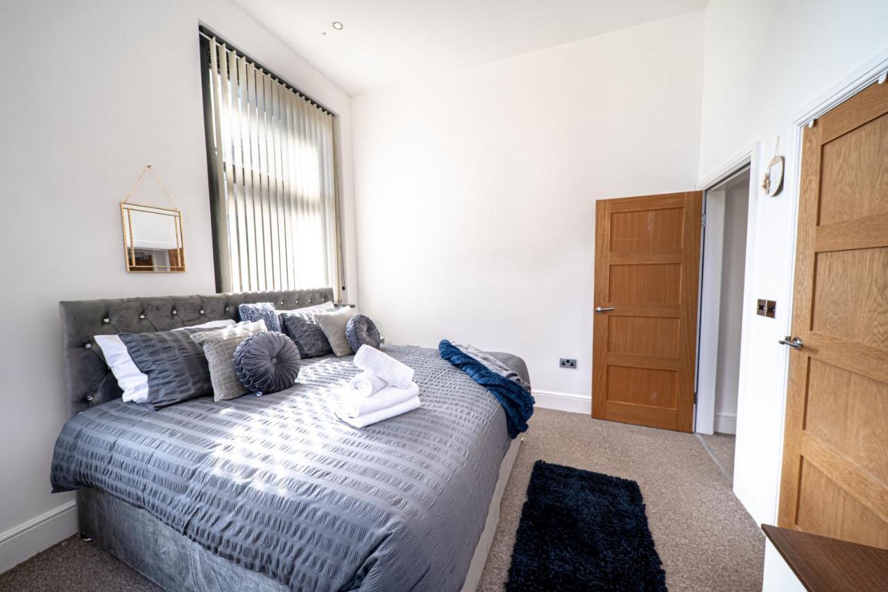 Cozy 1-Bedroom Apartment In The Heart Of Barnsley Town Centre Exterior photo