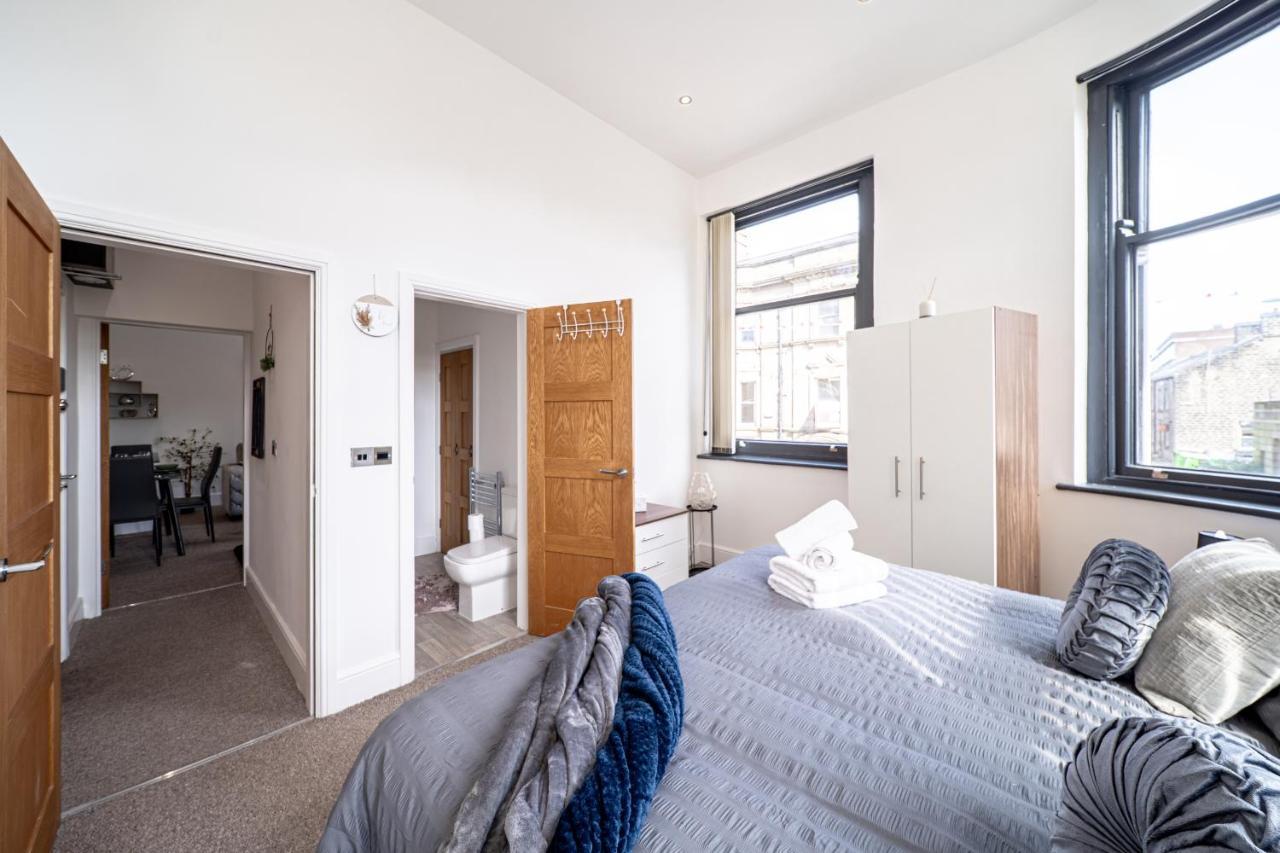 Cozy 1-Bedroom Apartment In The Heart Of Barnsley Town Centre Exterior photo